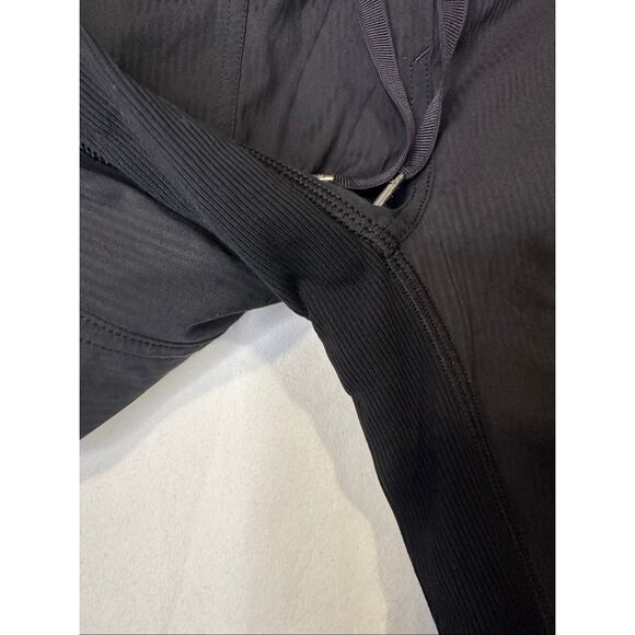 Lululemon Dance Studio Mid-Rise Cropped Black Pant, size 6 - Picture 4 of 9